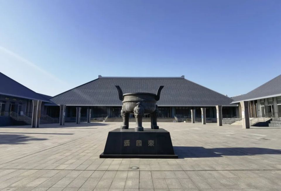 皖西博物馆地址:六安市金安区佛子岭中路124号电话:0564—3376192公交