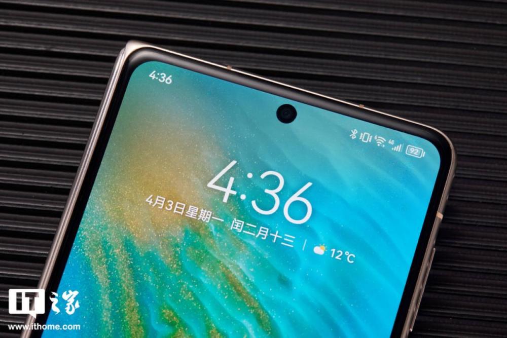 it之家开箱华为matex3晨曦金图赏轻至239g的横向折叠旗舰