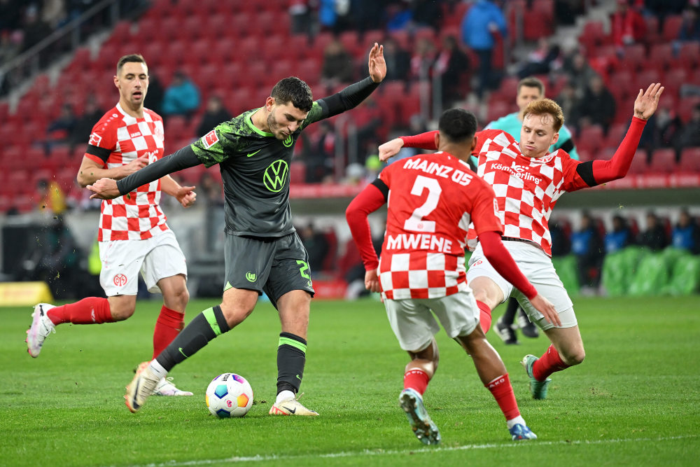 足球德甲美因茨平沃尔夫斯堡