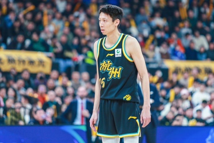 赵岩昊8投仅2中拿到6分 三分4中0