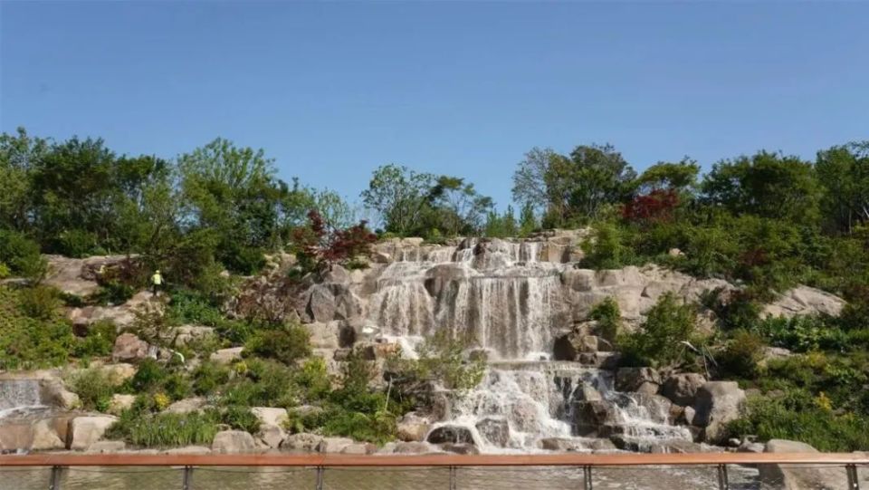 世博文化公园双子山项目即将开放!黄浦江畔48米高山已经有人打卡