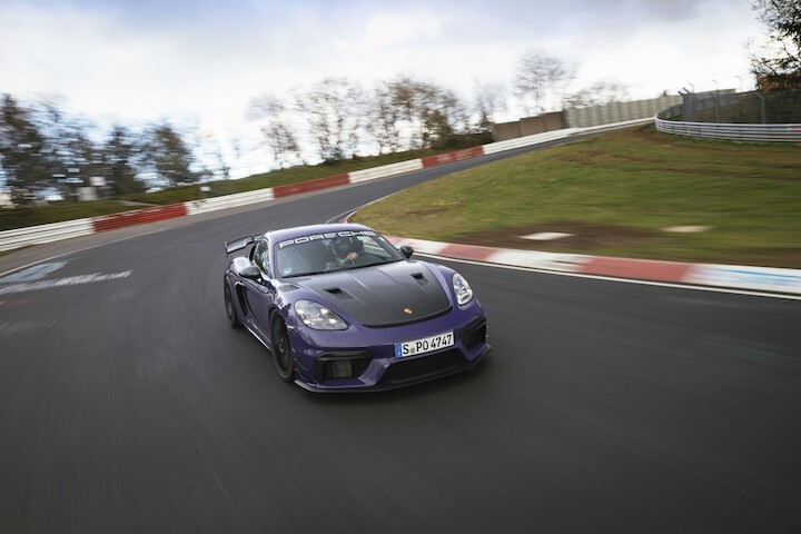 718 cayman gt4 rs 換上 manthey 套件後,由 porsche 大使暨賽車手