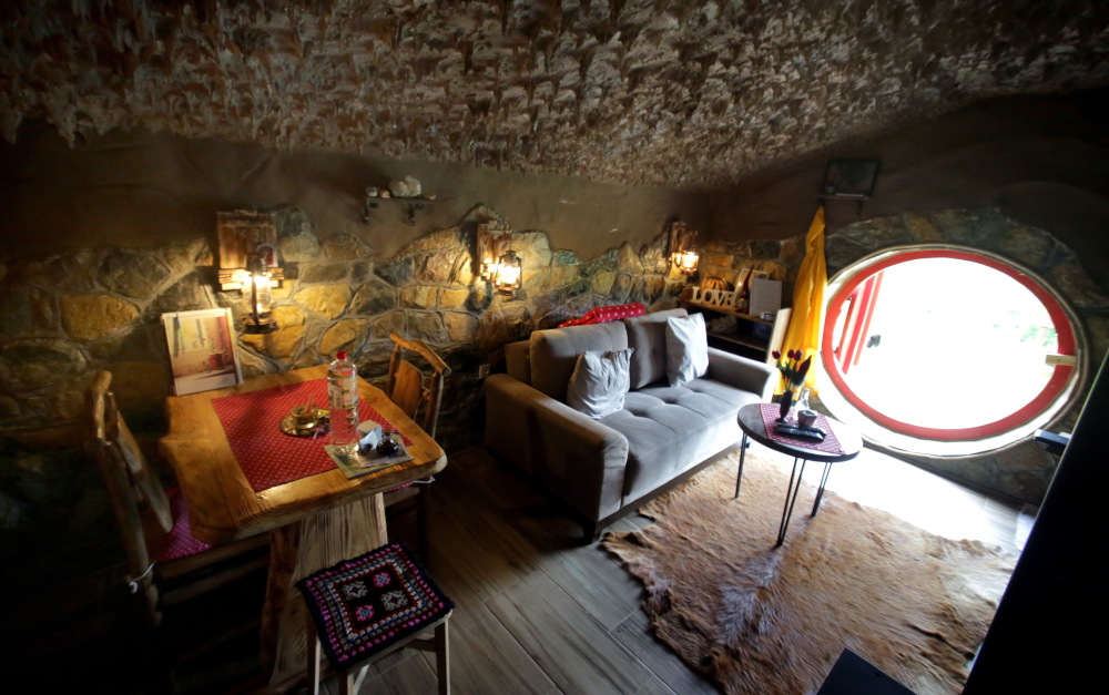 (外代二线)波黑的"霍比特人"小屋