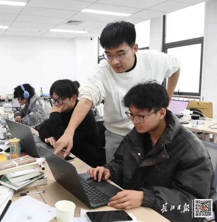 武汉27岁小伙教“养龙虾”，一周爆赚10万元！