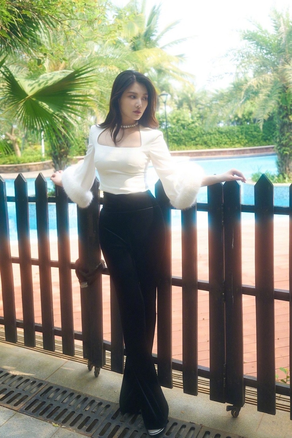 徐冬冬的真实身材比例,黑白搭配时尚大气,确定是55开的比例?_腾讯新闻