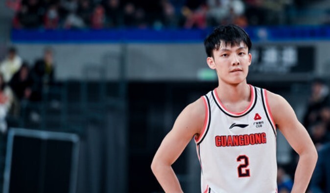 难救主徐杰全场出战27分钟12中6罚球9中9得到25分3篮板