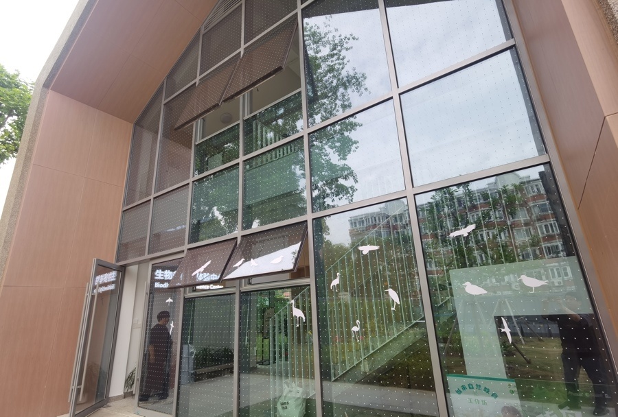 的绿地空间,在此成立自然教育中心,为市民提供的不是一座楼,一个广场