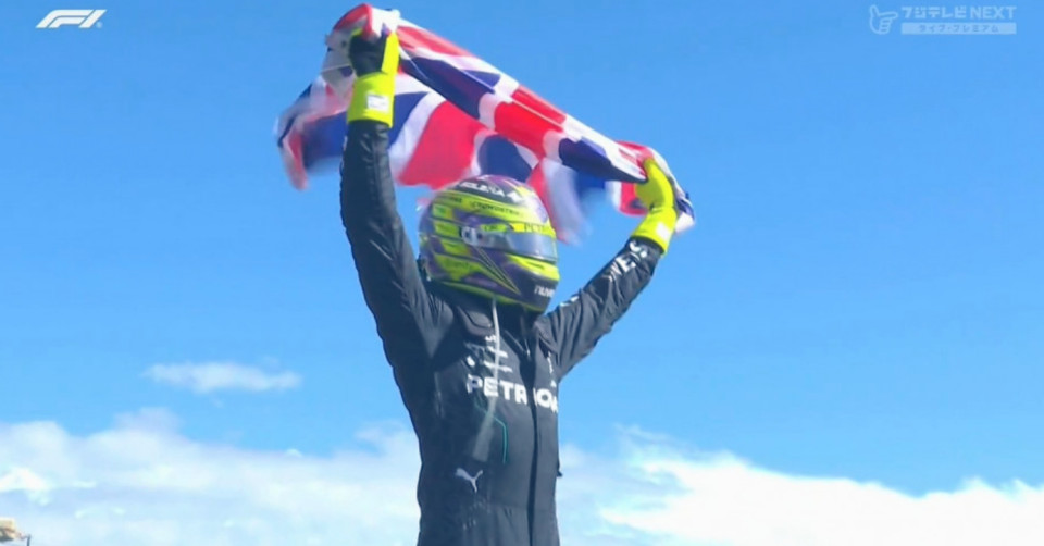 f1英国站:2年了,汉密尔顿终于又登上最高领奖台!