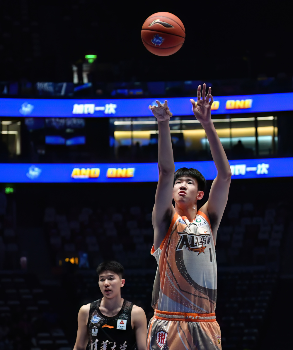 篮球cba全明星赛星锐赛清华大学队胜星锐一年级队