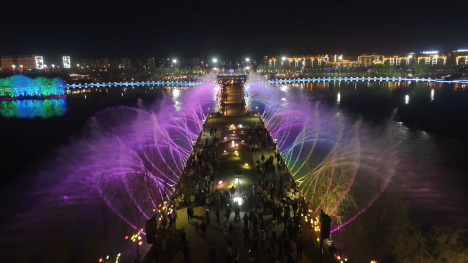 沉浸式水景灯光秀点亮春季夜游新玩法