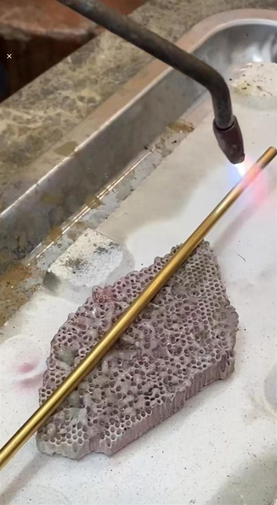 从银行买金条去金店打首饰，这个“省钱秘籍”靠谱吗-腾讯新闻