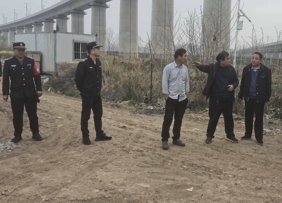 郑东新区豫兴路办事处扎实开展铁路巡查筑牢铁路安全防线