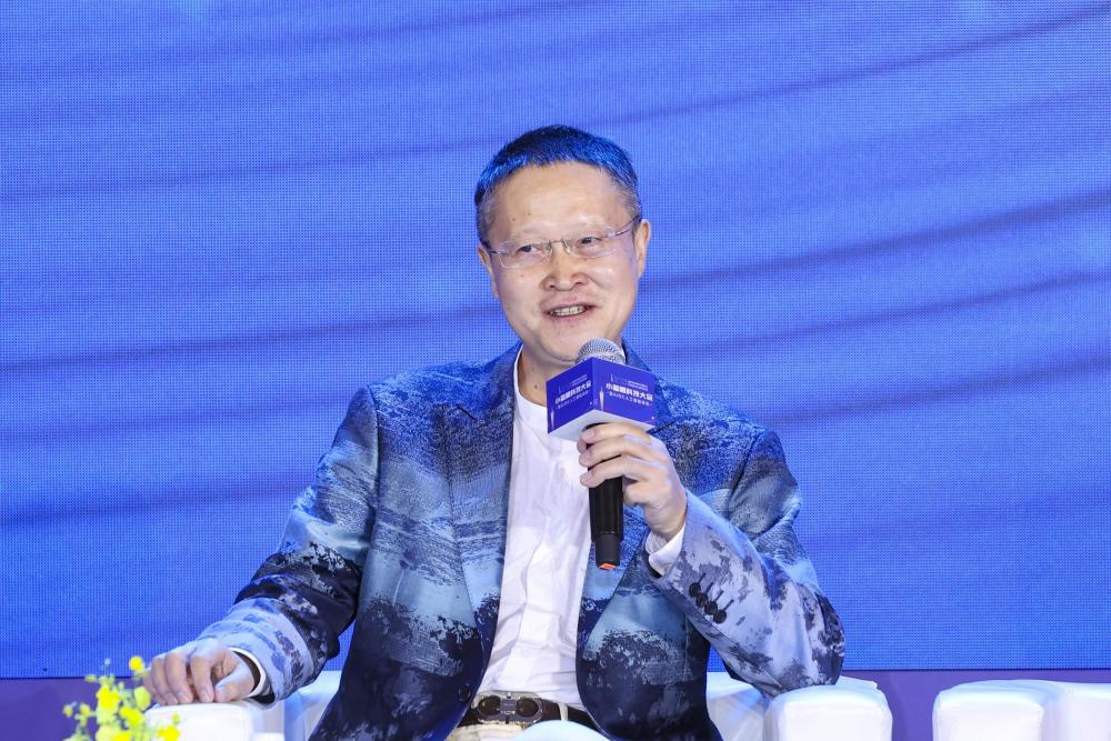 中欧资本张俊:国产大模型比国外落后两年,在于"缺芯少魂"_腾讯新闻