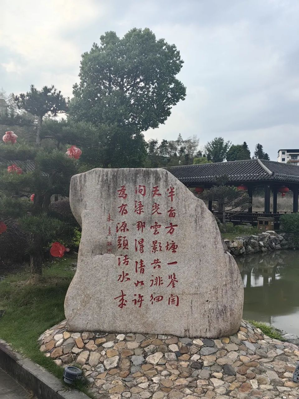 凌云实地考察了兴贤古街街区建设和朱子文化保护发展情况.