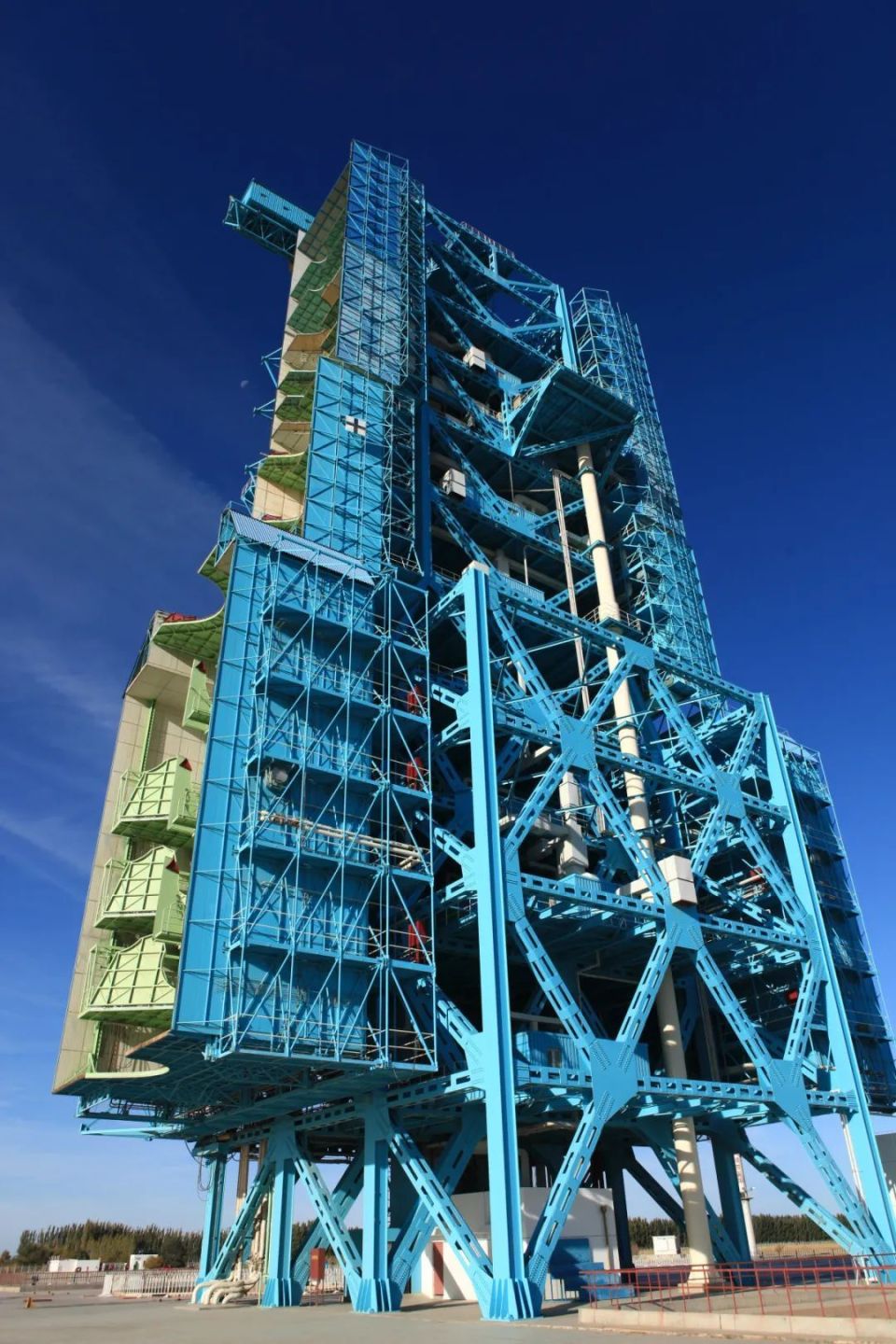 坐着火车去打卡东风航天城!