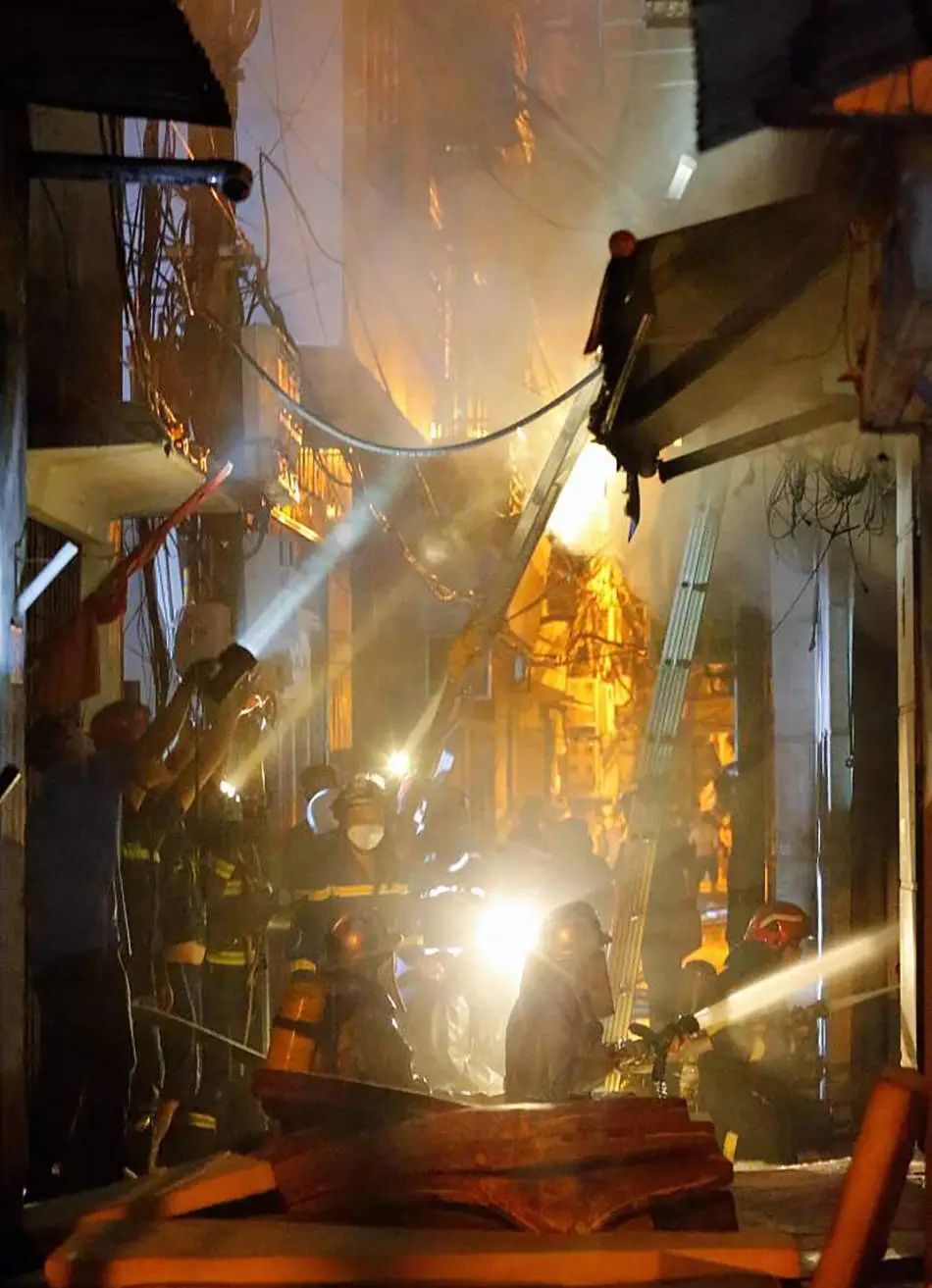 公寓起火56死37伤,又传是电瓶车起火,为啥死这么多人?-腾讯新闻