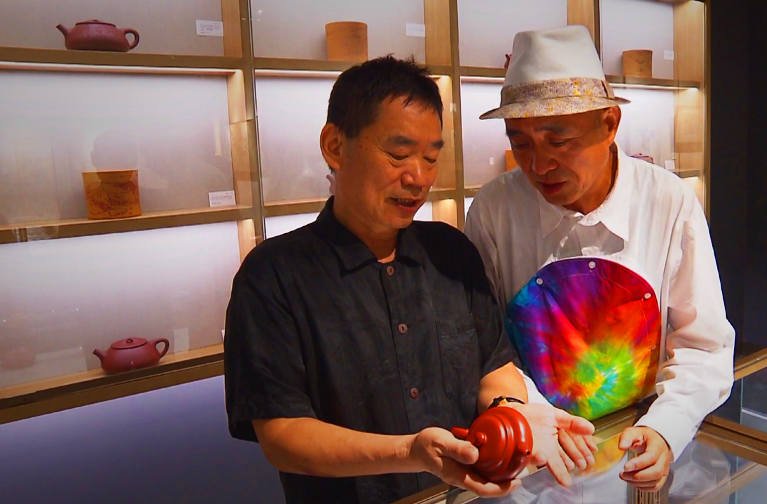 无论是在朵云轩举办"正本清源"郭纪成佘蓉芬手制黄龙山原矿紫砂器展览