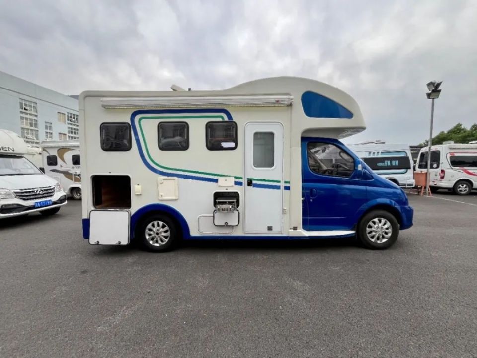 【二手房车】19年6月卫航大通v80c型房车