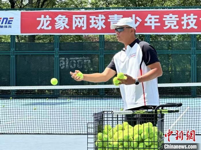 台胞“挥拍”西北沃土 一“网”情深连两岸