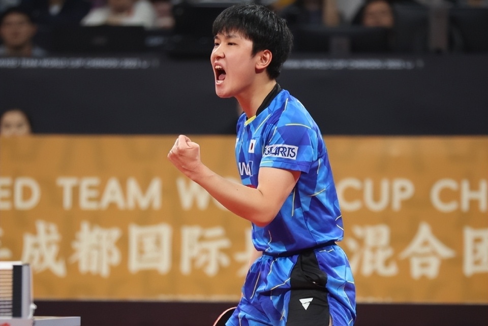 23乒坛爆大冷国乒劲敌20连丢3局张本智和111强势晋级