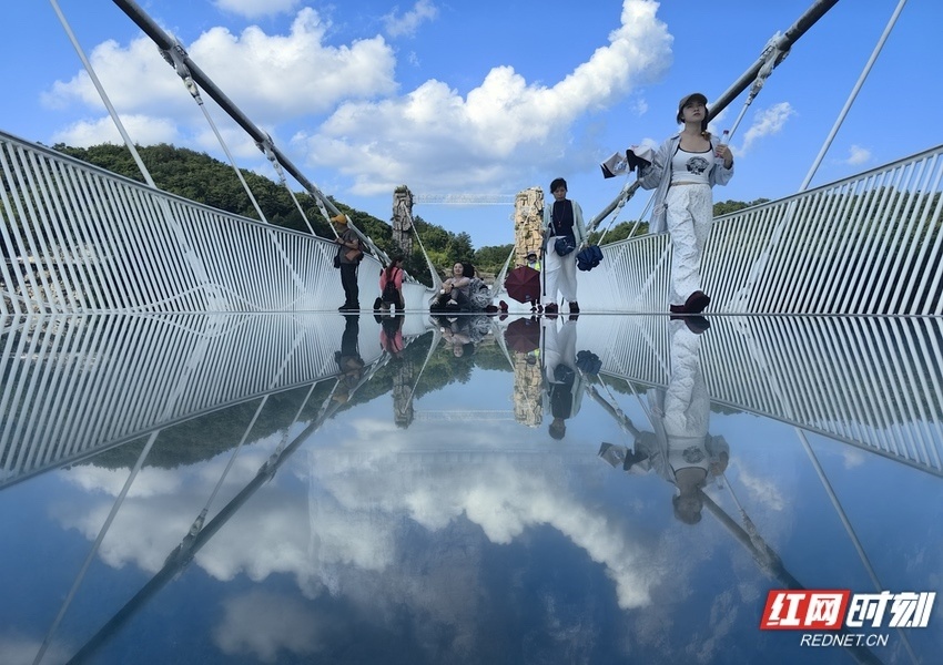 组图丨张家界大峡谷天空之镜云端漫步