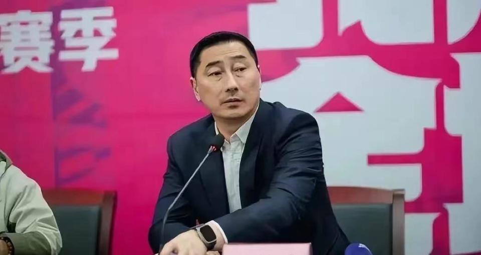 噩耗！江苏女篮主教练丁铁突发去世，曾获优秀教练员奖一等奖_腾讯新闻