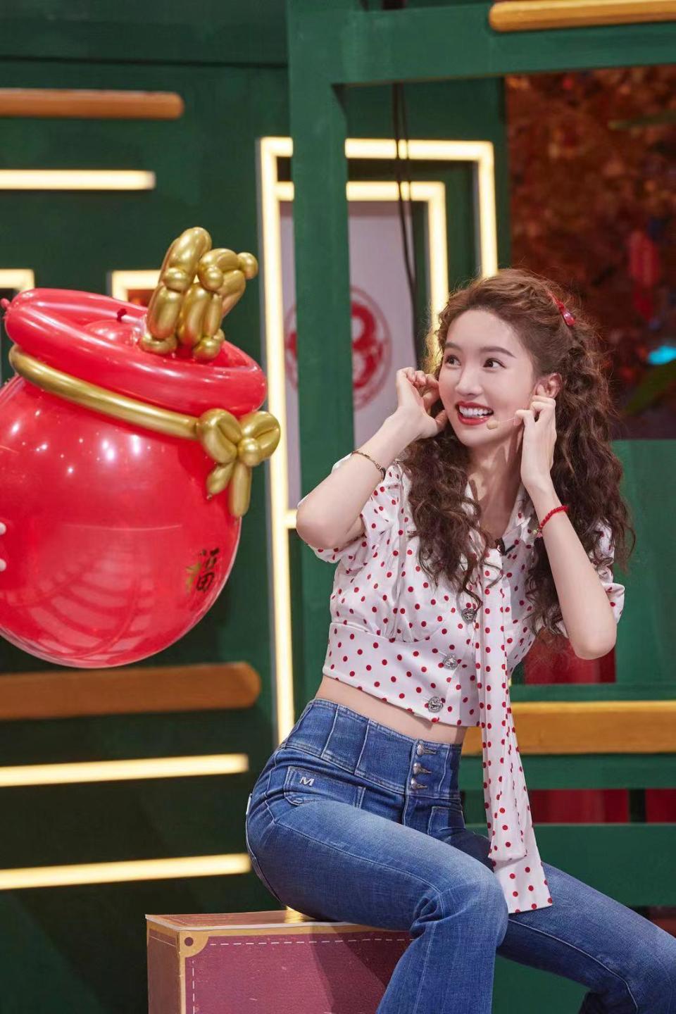 第一季中最不应该成团的姐姐",金晨灵机一动回答"我,张含韵