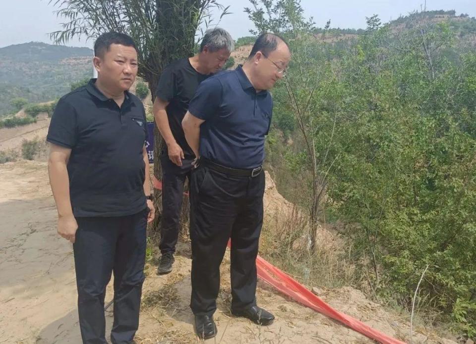 刘海生在中阳金罗镇调研