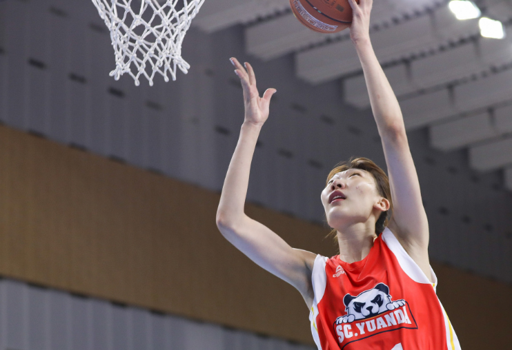 四川女篮36分大胜武汉13连胜领跑韩旭20分李梦1612