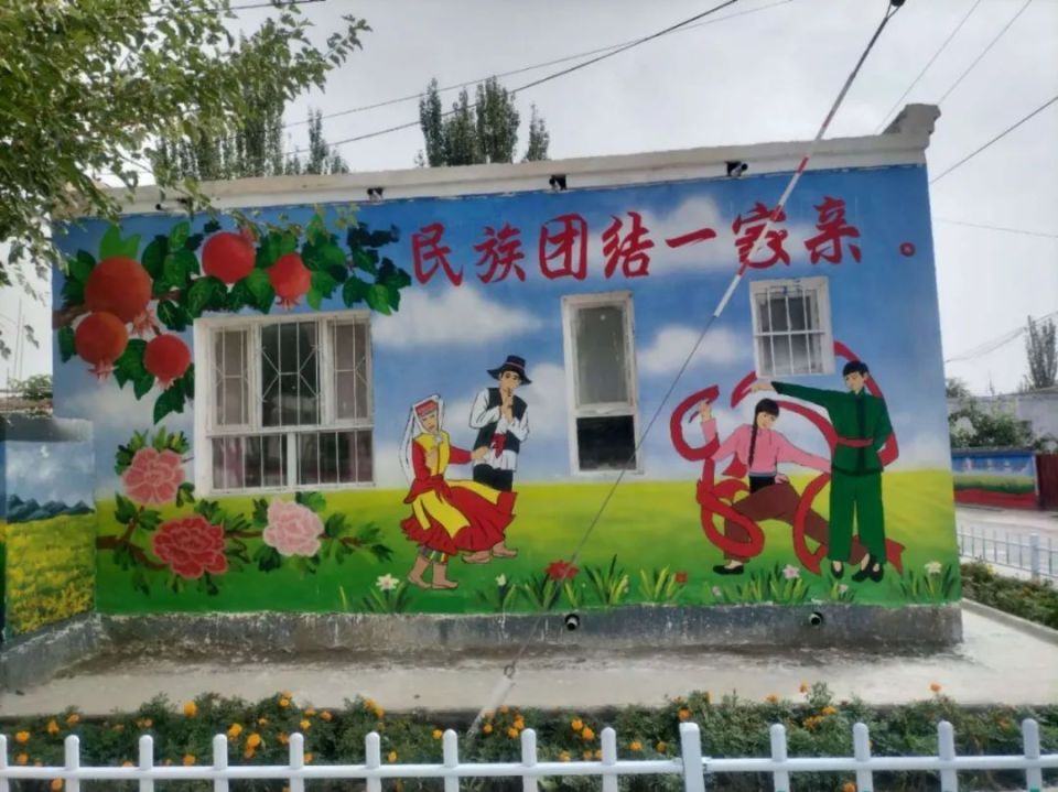 【新时代文明实践在行动】轮台:多彩文化墙绘出乡村文明新风尚