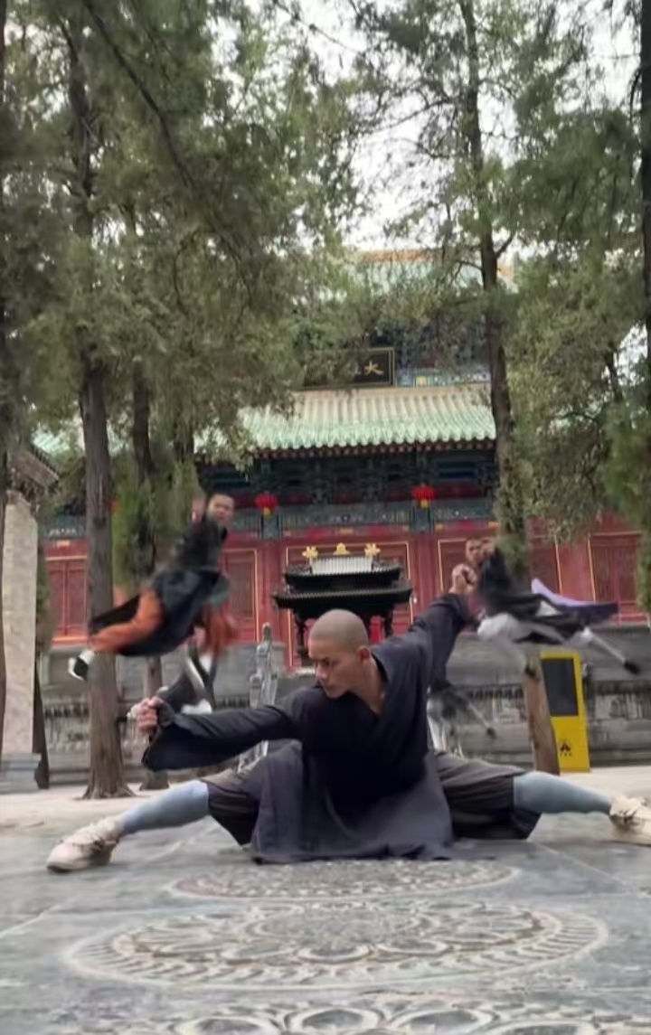 "最帅少林武僧"车祸去世:爱唱歌弹吉他,怕坐过山车,因惜命拒绝探险