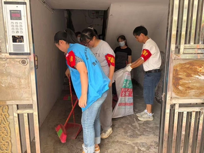 贵州清镇：红色物业破解老旧小区管护难题_腾讯新闻