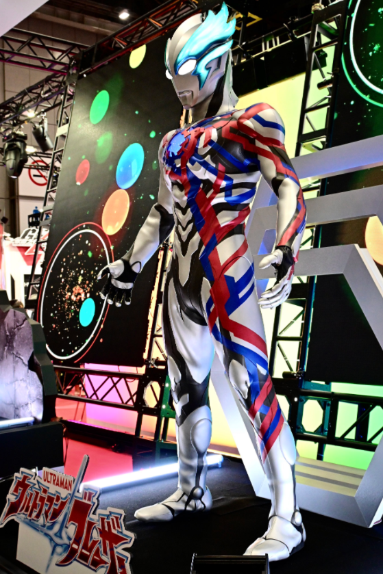 布莱泽奥特曼展会立像特写完美的身材比例背鳍是最帅气的地方