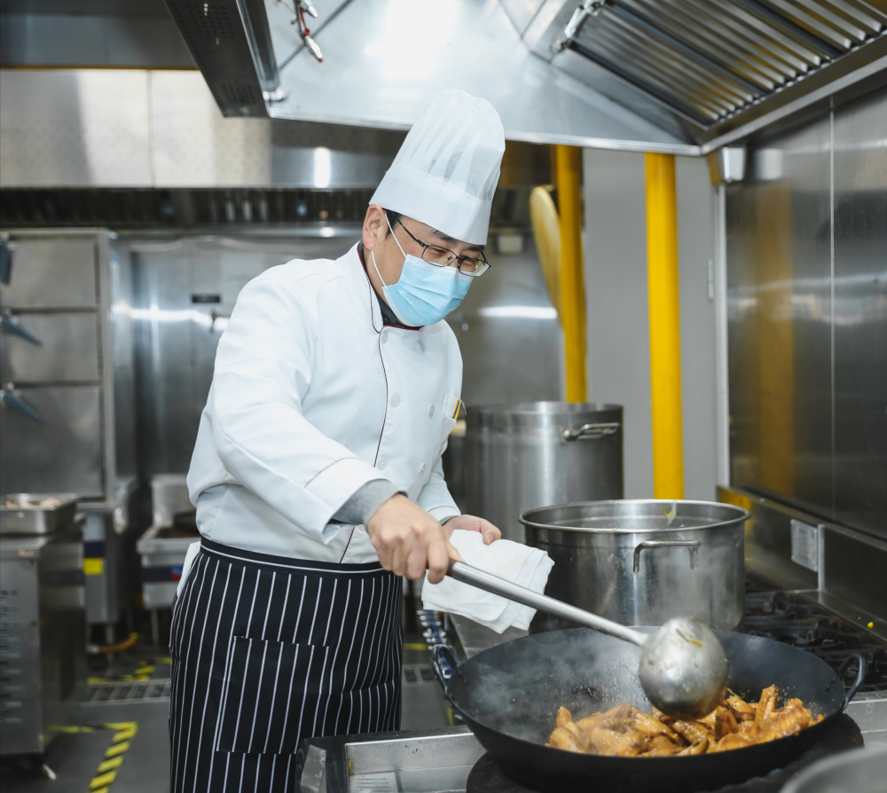 六位校領導掌勺年夜飯,上海建橋學院留校學子給出