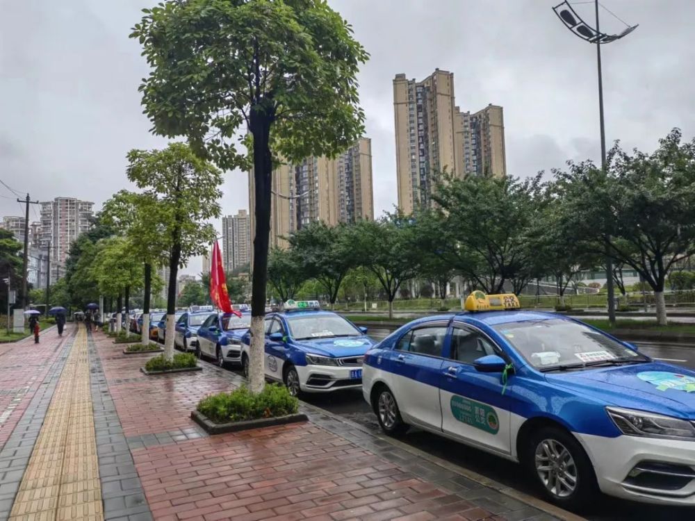 贵阳近700台出租车,网约车免费接送高考生_腾讯新闻