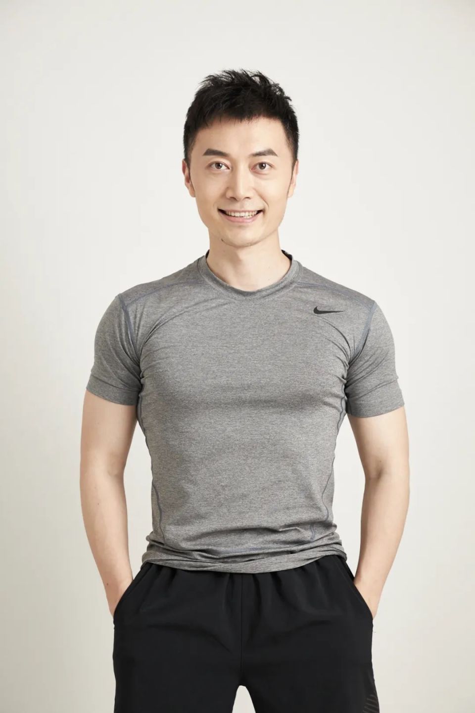 ▼他叫魏巍,被誉为"中国版普拉提教父"!