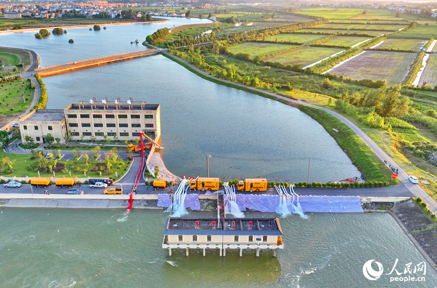 人民网 朱海鹏摄九江市彭泽县芳湖排涝泵站,"龙吸水"大型排水设备和