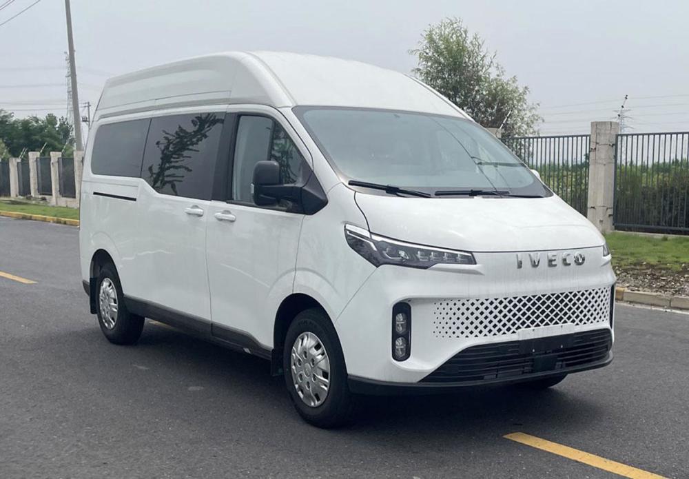 依维柯聚星电动版正式申报外观很前卫时尚侧滑门59座都有