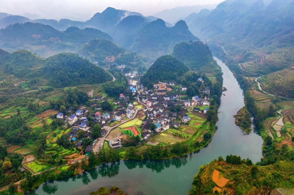 湘西花垣城乡均衡最美的风景在村小