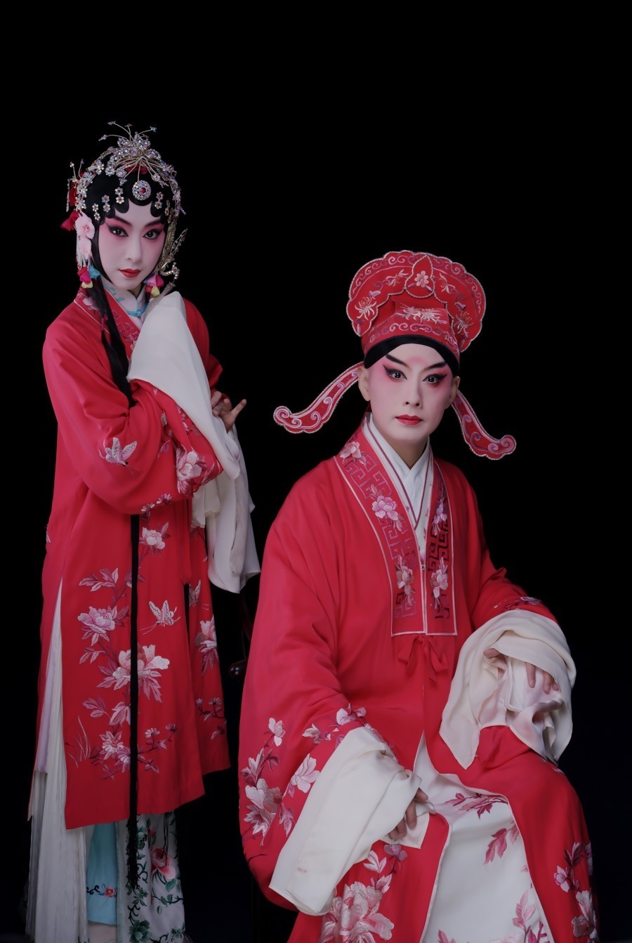 镇馆之宝限时开放,昆曲晨功搬到广场……沪上剧场敞开大门,向美而行_