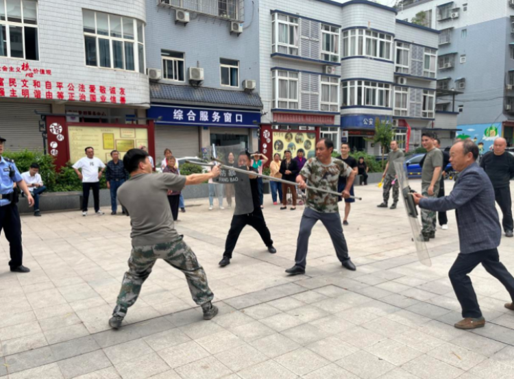 重庆巴南区:惠民街道开展最小应急单元技术动作培训活动
