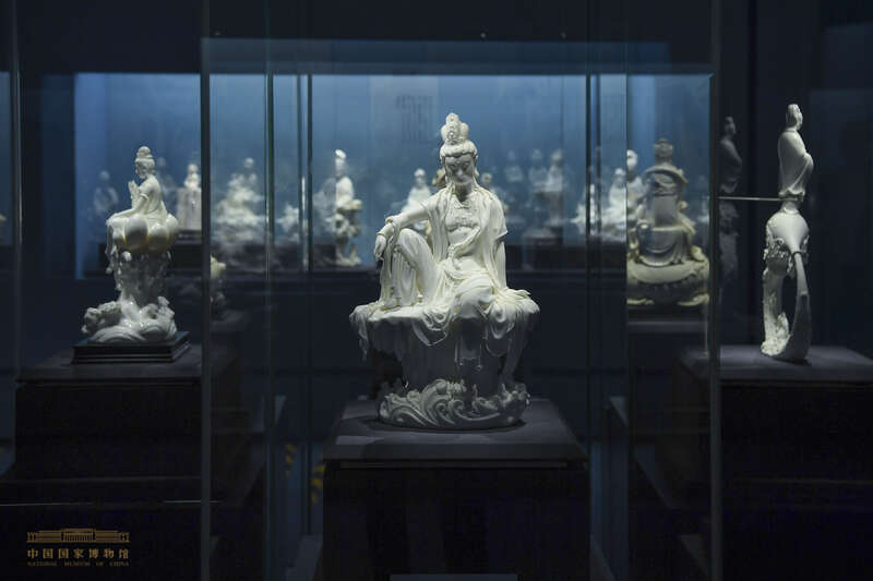 一展看懂“中国白”，400余件德化白瓷亮相国博_腾讯新闻
