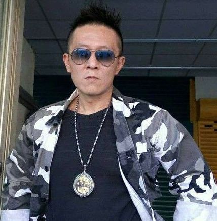 55岁资深男演员被发现在家中去世，多日无人察觉！曾出演多部经典作品_腾讯新闻