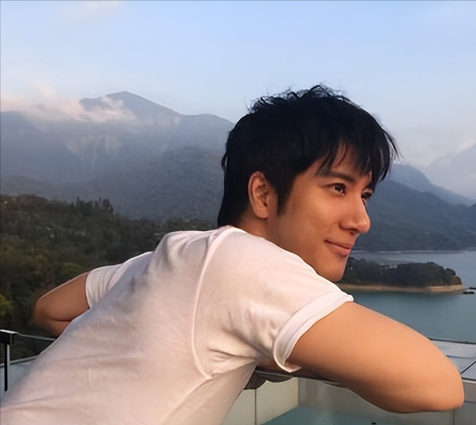 王力宏重回乐坛,海报位置表明咖位,天王影响力还能回到巅峰吗?