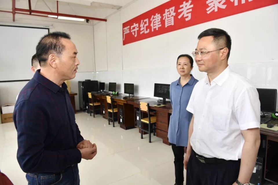 【时政】黄伟"六一"到湄潭县看望慰问少年儿童