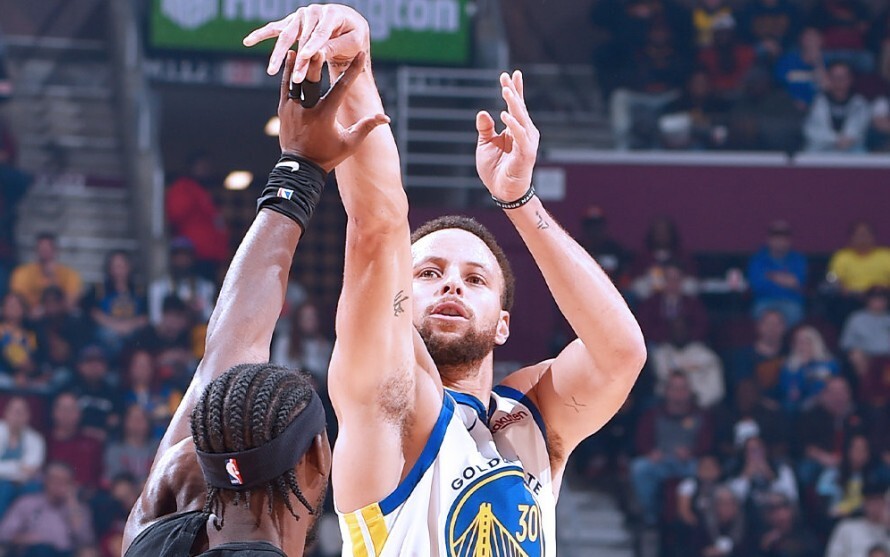 此役,库里出战31分钟,投篮16投8中,三分11投7中,罚球6投5中,得到28分2