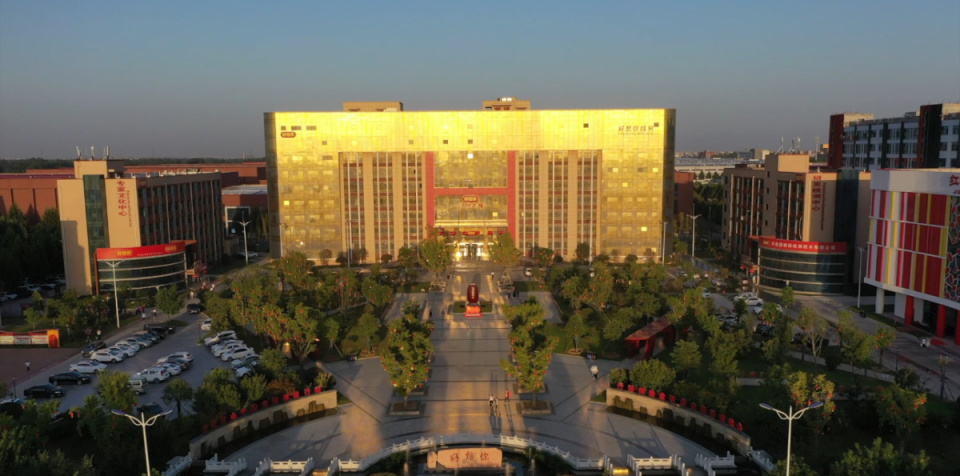 董宇辉,罗永浩卖过的枣,"投喂"年轻人销量两个亿