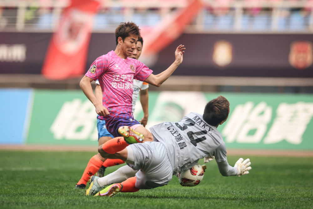 足球——中甲:辽宁铁人胜江西庐山