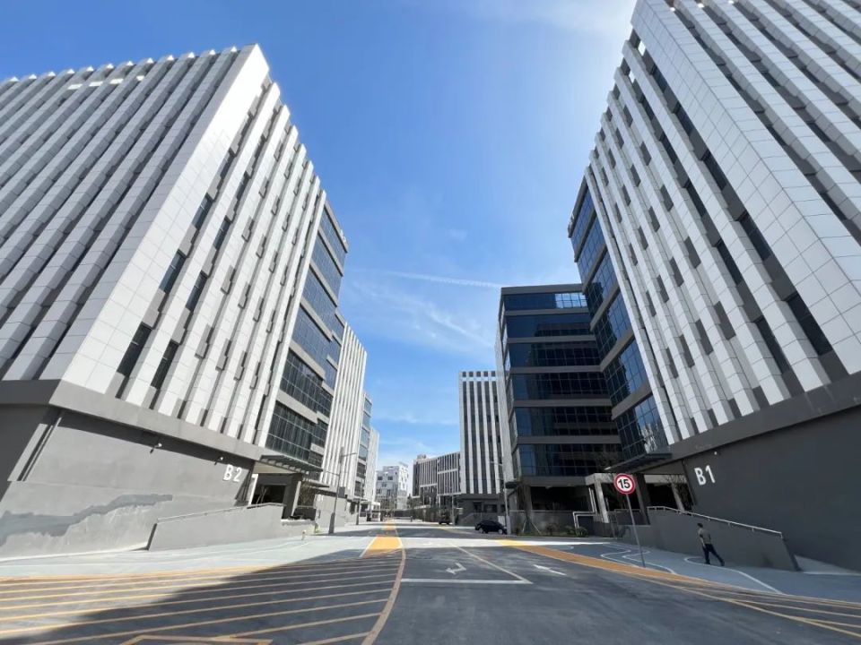 开足马力“拼”实干！云岩区全力推动三马产业园区项目建设_腾讯新闻