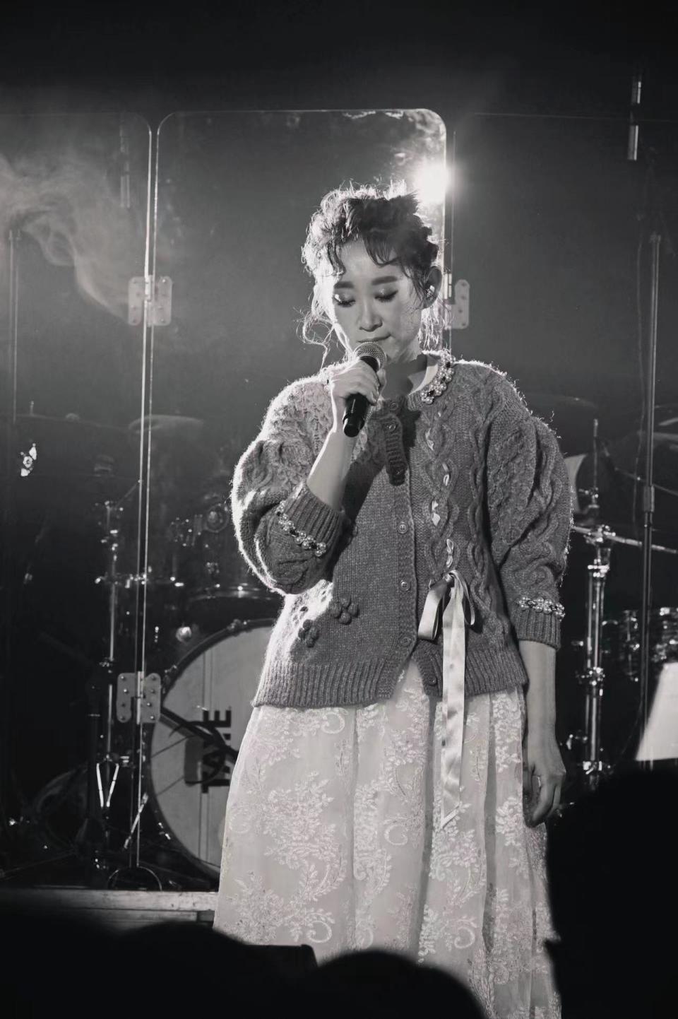 王菀之长沙演唱会被歌迷大叫"皇后"